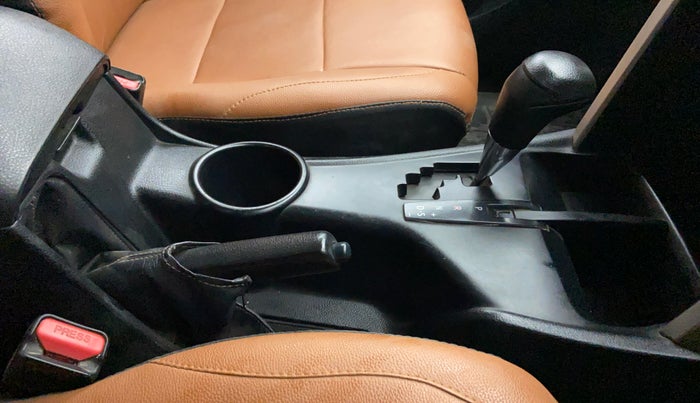 2016 Toyota Innova Crysta 2.8 GX AT 7 STR, Diesel, Automatic, 1,53,645 km, Gear Lever