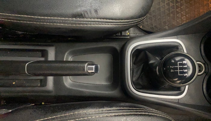 2018 Volkswagen Polo HIGHLINE1.5L, Diesel, Manual, 94,322 km, Gear Lever