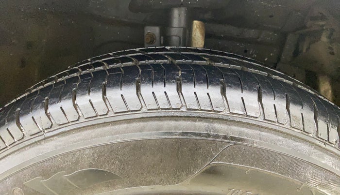 2013 Maruti Swift Dzire VXI, Petrol, Manual, 33,200 km, Right Front Tyre Tread