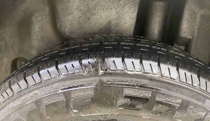 2013 Maruti Swift Dzire VXI, Petrol, Manual, 33,200 km, Left Rear Tyre Tread