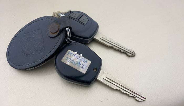 2013 Maruti Swift Dzire VXI, Petrol, Manual, 33,200 km, Key Close Up