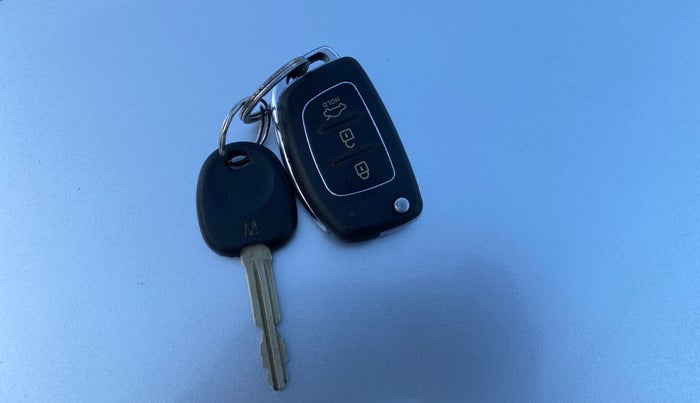 2017 Hyundai Xcent S 1.2, Petrol, Manual, 89,108 km, Key Close Up