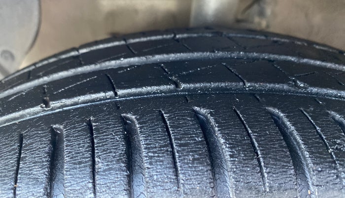 2017 Hyundai Xcent S 1.2, Petrol, Manual, 89,108 km, Left Front Tyre Tread