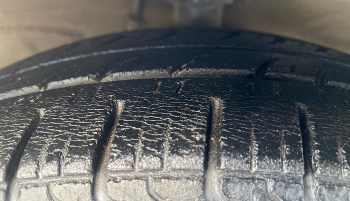 2017 Hyundai Xcent S 1.2, Petrol, Manual, 89,108 km, Right Front Tyre Tread