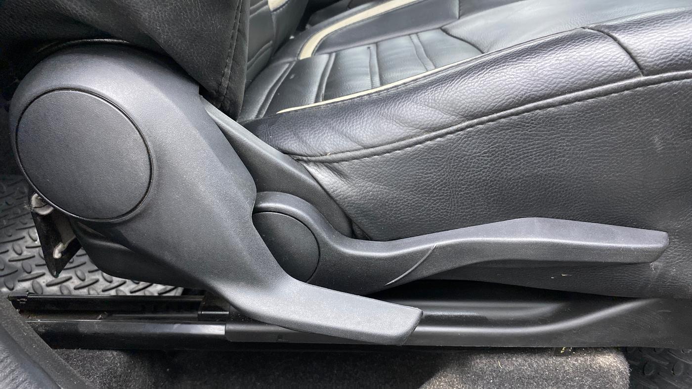 2020 Maruti Swift VXI, Petrol, Manual, 41,044 km, Driver Side Adjustment Panel