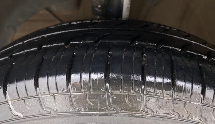 2020 Maruti Swift VXI, Petrol, Manual, 41,044 km, Left Front Tyre Tread
