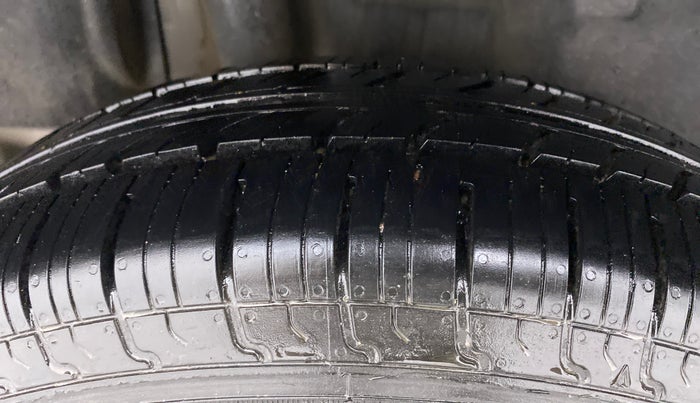 2020 Maruti Swift VXI, Petrol, Manual, 41,044 km, Right Rear Tyre Tread