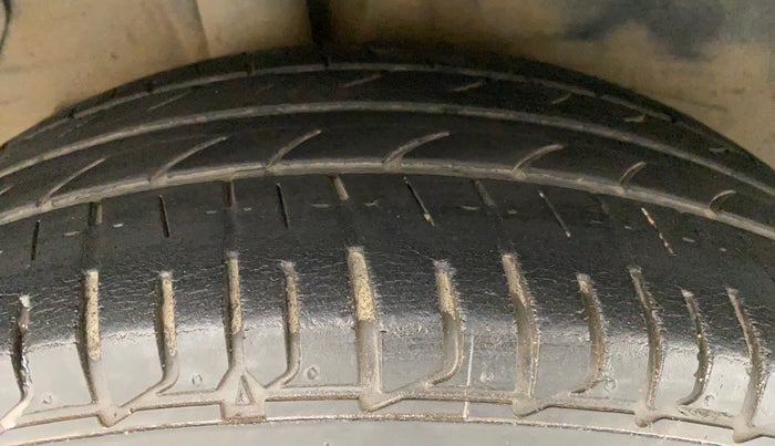 2016 Hyundai Elite i20 MAGNA 1.2, Petrol, Manual, 27,103 km, Right Rear Tyre Tread