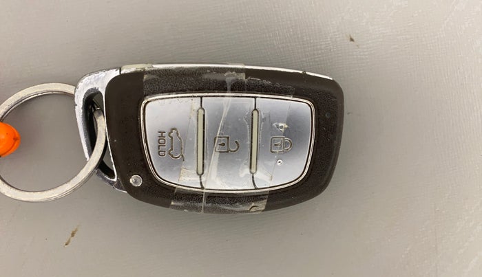 2016 Hyundai Elite i20 ASTA 1.2 (O), Petrol, Manual, 99,087 km, Key Close Up