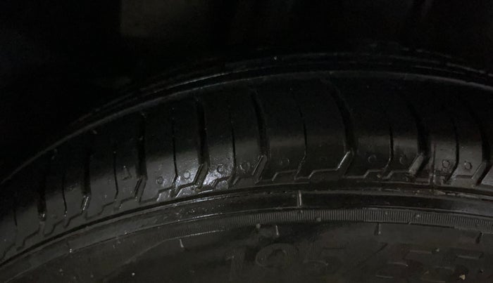 2017 Maruti Ciaz ALPHA 1.4 PETROL, Petrol, Manual, 77,023 km, Right Rear Tyre Tread