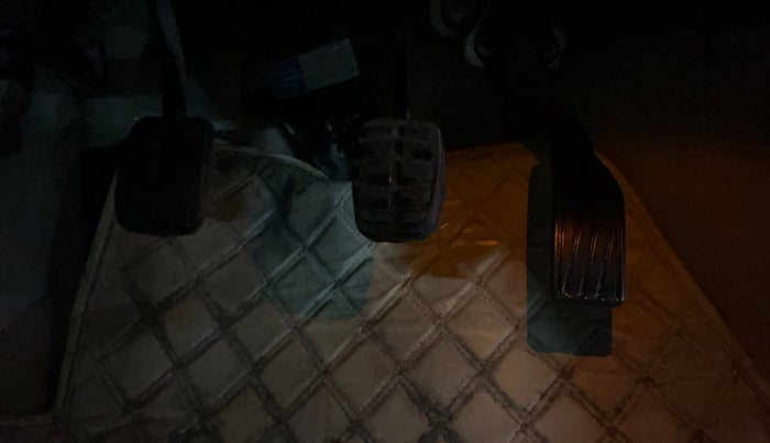 2017 Maruti Ciaz ALPHA 1.4 PETROL, Petrol, Manual, 77,023 km, Pedals