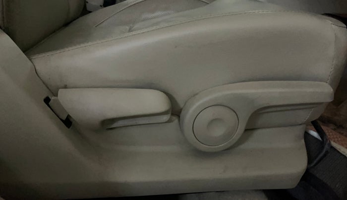 2017 Maruti Ciaz ALPHA 1.4 PETROL, Petrol, Manual, 77,023 km, Driver Side Adjustment Panel