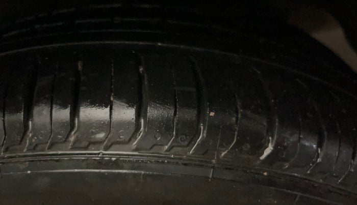 2017 Maruti Ciaz ALPHA 1.4 PETROL, Petrol, Manual, 77,023 km, Left Rear Tyre Tread