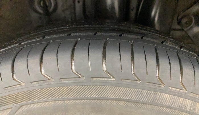 2017 Hyundai Elite i20 SPORTZ 1.4 CRDI, Diesel, Manual, 1,12,166 km, Left Rear Tyre Tread