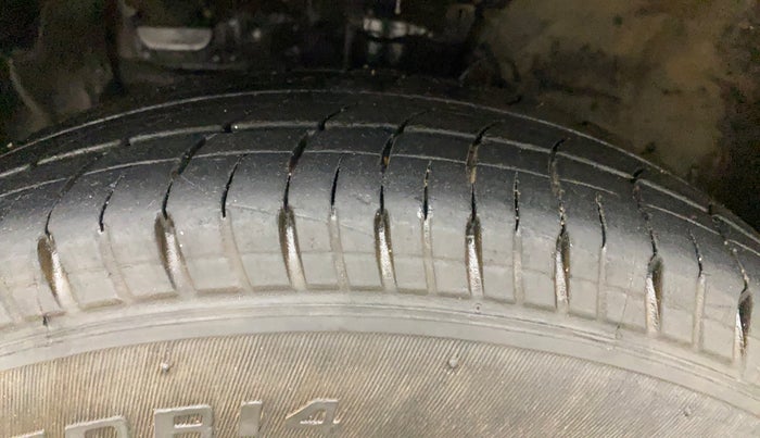 2017 Hyundai Elite i20 SPORTZ 1.4 CRDI, Diesel, Manual, 1,12,166 km, Left Front Tyre Tread