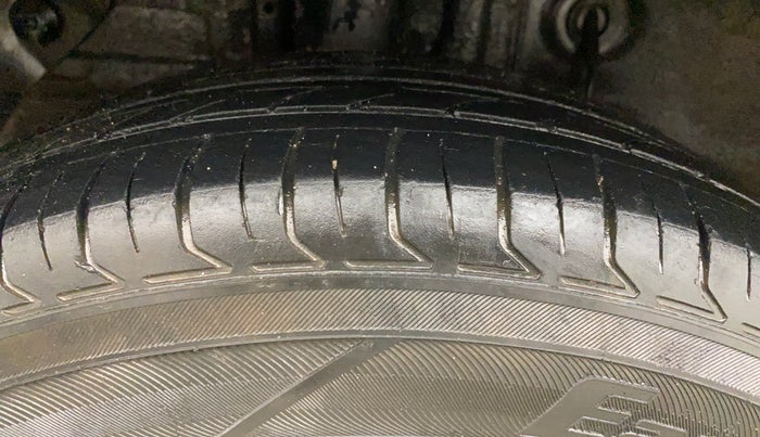 2017 Hyundai Elite i20 SPORTZ 1.4 CRDI, Diesel, Manual, 1,12,166 km, Right Rear Tyre Tread