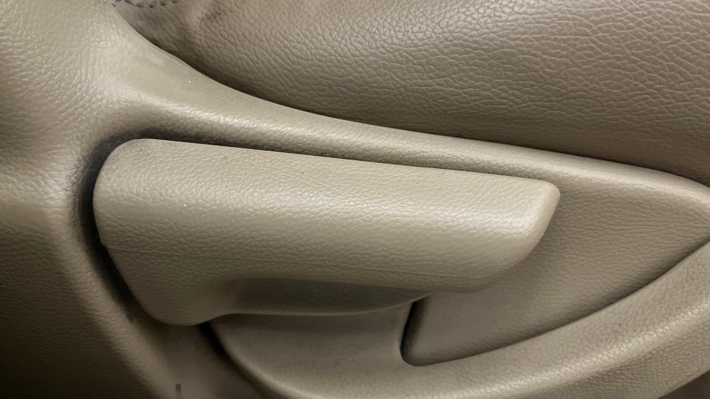 2015 Honda Mobilio 1.5L I-VTEC V, Petrol, Manual, 66,968 km, Driver Side Adjustment Panel