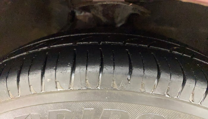 2014 Hyundai i10 MAGNA 1.1, Petrol, Manual, 56,777 km, Right Front Tyre Tread
