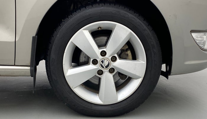 2016 Skoda Rapid 1.6 MPI MT STYLE PLUS, Petrol, Manual, 46,030 km, Right Front Wheel