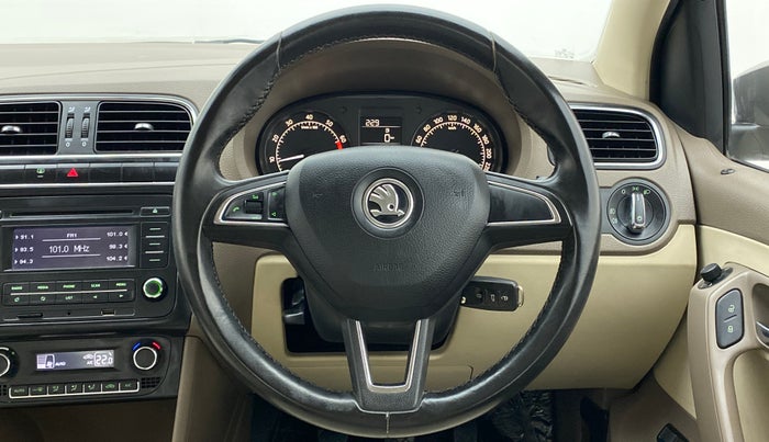 2016 Skoda Rapid 1.6 MPI MT STYLE PLUS, Petrol, Manual, 46,030 km, Steering Wheel Close Up