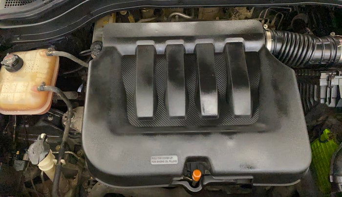 2022 Mahindra XUV700 MX P MT 5 STR, Petrol, Manual, 50,722 km, Engine View - Right