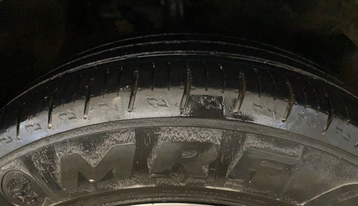 2022 Mahindra XUV700 MX P MT 5 STR, Petrol, Manual, 50,722 km, Right Front Tyre Tread