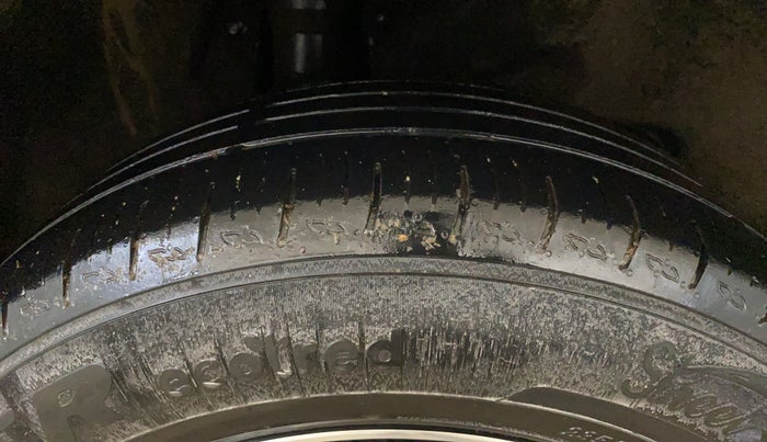 2022 Mahindra XUV700 MX P MT 5 STR, Petrol, Manual, 50,722 km, Right Rear Tyre Tread