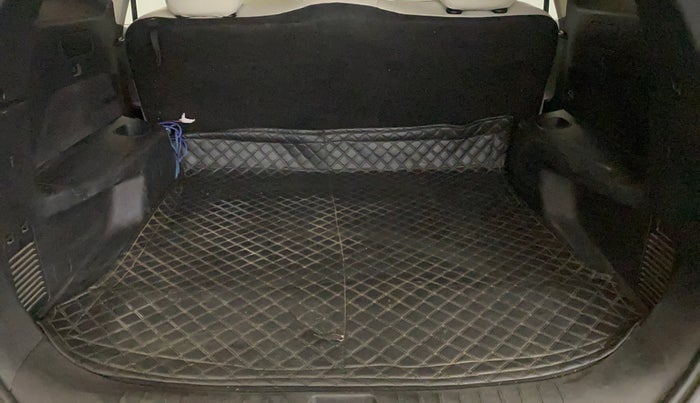 2022 Mahindra XUV700 MX P MT 5 STR, Petrol, Manual, 50,722 km, Boot Inside