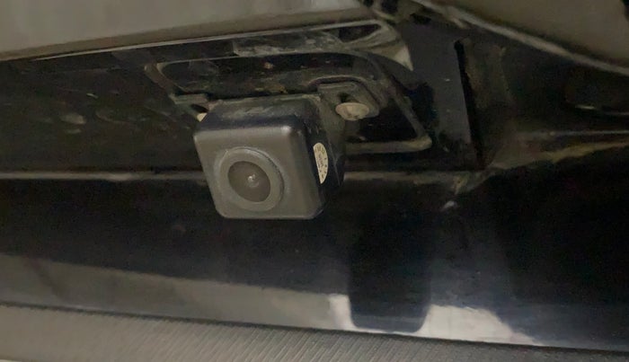 2022 Mahindra XUV700 MX P MT 5 STR, Petrol, Manual, 50,722 km, Parking Camera