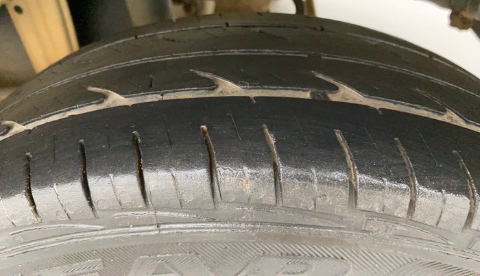 2013 Maruti Alto 800 LXI, Petrol, Manual, 61,994 km, Left Rear Tyre Tread