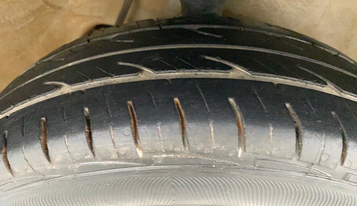 2013 Maruti Alto 800 LXI, Petrol, Manual, 61,994 km, Right Front Tyre Tread