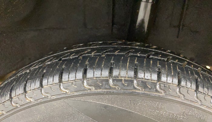 2016 Renault Kwid RXT 0.8, Petrol, Manual, 50,265 km, Left Rear Tyre Tread