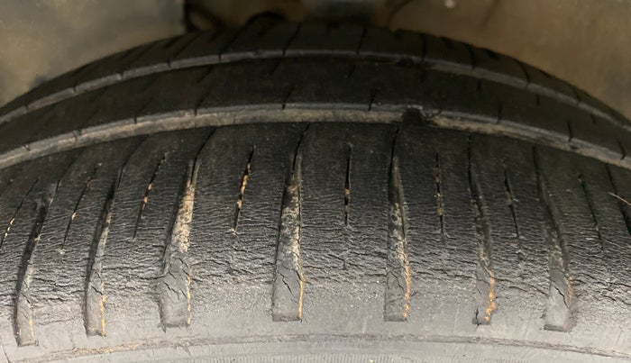 2017 Maruti IGNIS ZETA 1.2 AMT, Petrol, Automatic, 74,979 km, Left Front Tyre Tread