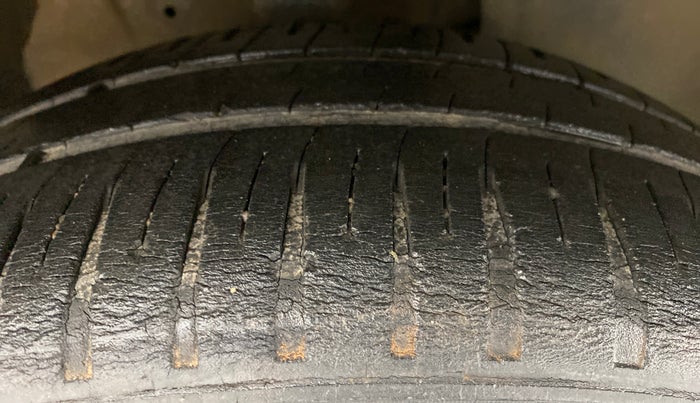 2017 Maruti IGNIS ZETA 1.2 AMT, Petrol, Automatic, 74,979 km, Right Front Tyre Tread