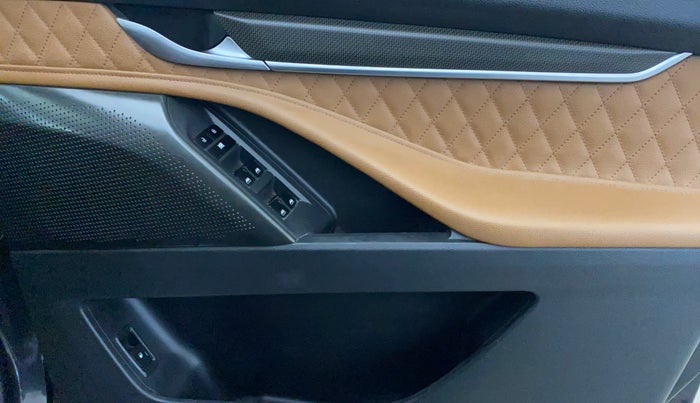 2023 MG GLOSTER SAVVY 2.0 TURBO 7 STR 2WD, Diesel, Automatic, 36,456 km, Driver Side Door Panels Control