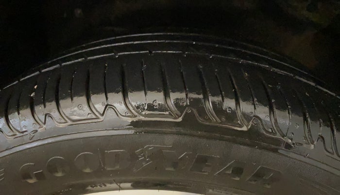 2023 MG GLOSTER SAVVY 2.0 TURBO 7 STR 2WD, Diesel, Automatic, 36,456 km, Right Front Tyre Tread