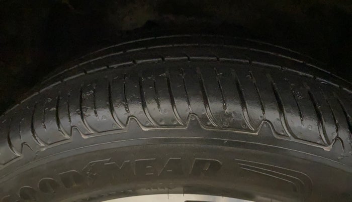 2023 MG GLOSTER SAVVY 2.0 TURBO 7 STR 2WD, Diesel, Automatic, 36,456 km, Left Front Tyre Tread