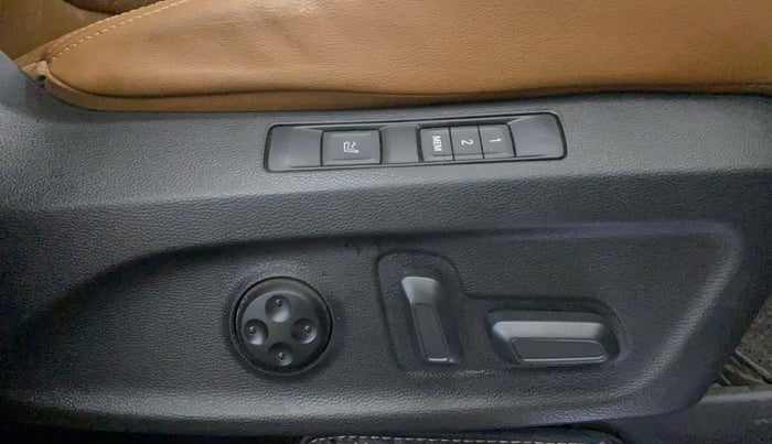 2023 MG GLOSTER SAVVY 2.0 TURBO 7 STR 2WD, Diesel, Automatic, 36,456 km, Driver Side Adjustment Panel