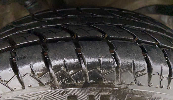 2017 Maruti Wagon R 1.0 LXI CNG, CNG, Manual, 44,723 km, Left Front Tyre Tread
