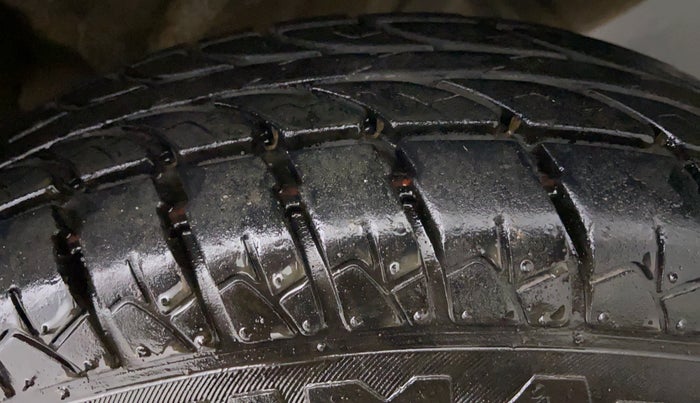 2017 Maruti Wagon R 1.0 LXI CNG, CNG, Manual, 44,723 km, Left Rear Tyre Tread