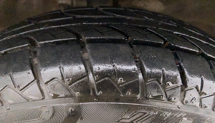 2017 Maruti Wagon R 1.0 LXI CNG, CNG, Manual, 44,723 km, Right Front Tyre Tread