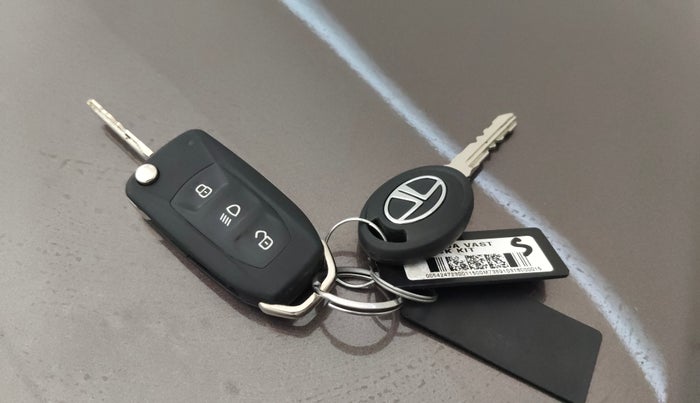 2018 Tata Tiago XZ PETROL, Petrol, Manual, 46,606 km, Key Close Up