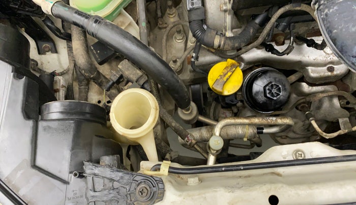 2018 Maruti Vitara Brezza LDI (O), Diesel, Manual, 22,248 km, Front windshield - Wiper bottle cap missing