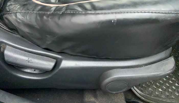 2017 Hyundai Grand i10 ASTA 1.2 KAPPA VTVT, Petrol, Manual, 110 km, Driver Side Adjustment Panel