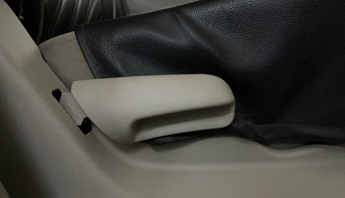 2019 Maruti Celerio VXI (O) CNG, CNG, Manual, 85,328 km, Driver Side Adjustment Panel