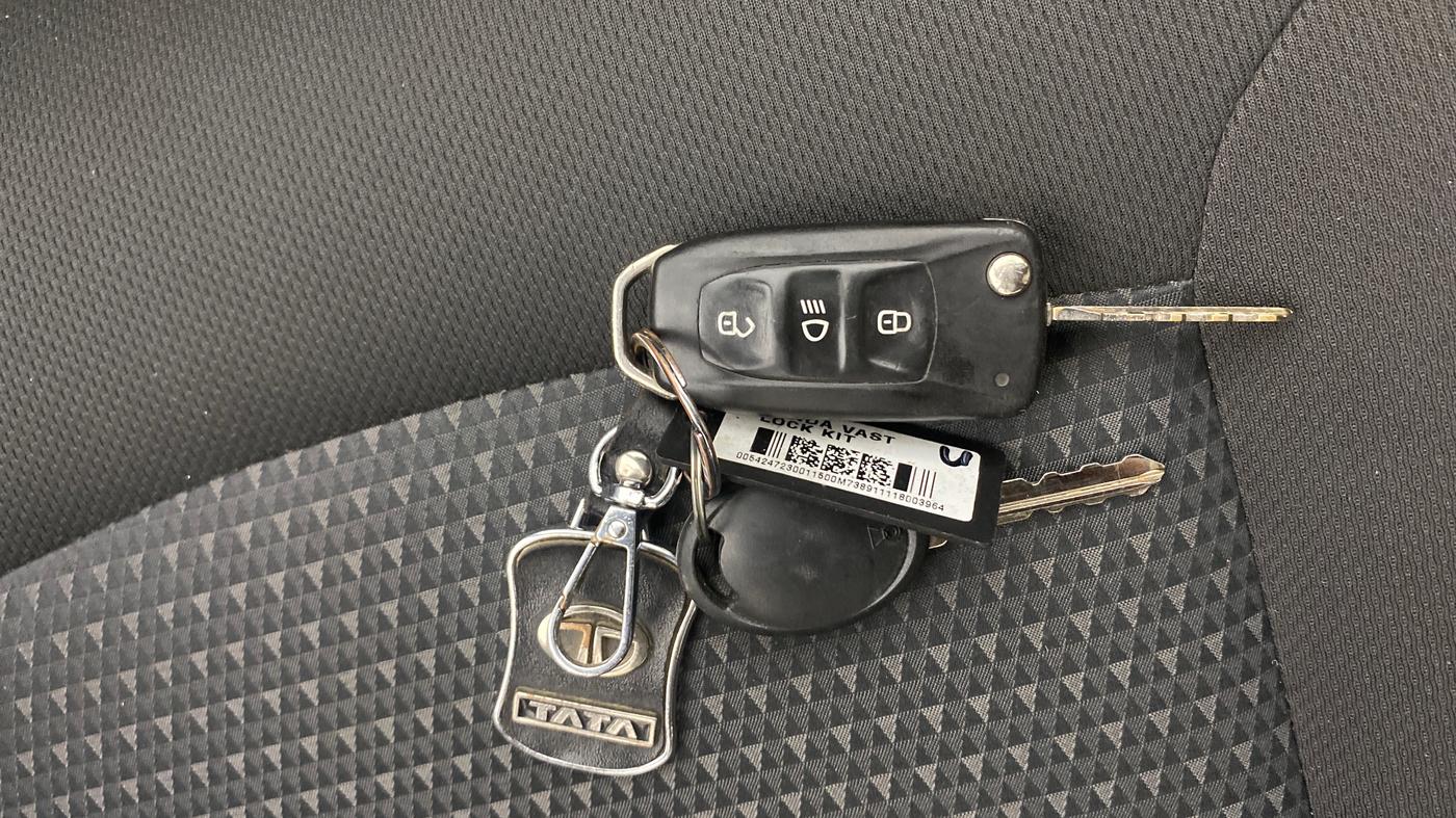 2018 Tata Tiago XZ PLUS DIESEL, Diesel, Manual, 1,05,113 km, Key Close Up