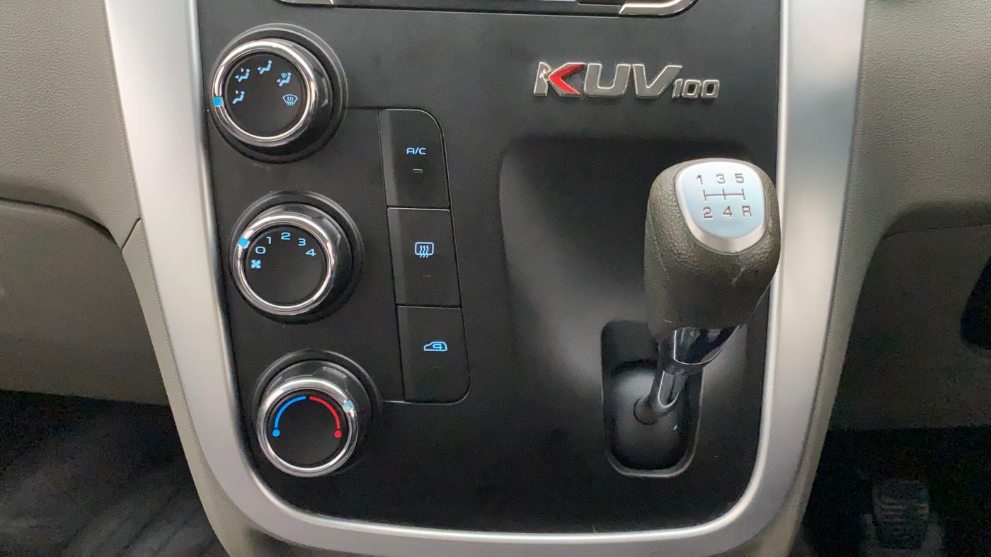 2016 Mahindra Kuv100 K8 6 STR, Petrol, Manual, 24,964 km, Gear Lever