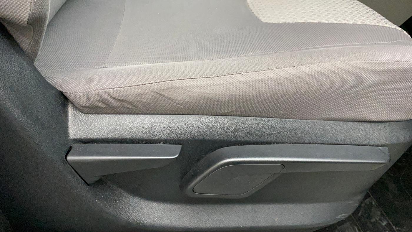2016 Mahindra Kuv100 K8 6 STR, Petrol, Manual, 24,964 km, Driver Side Adjustment Panel