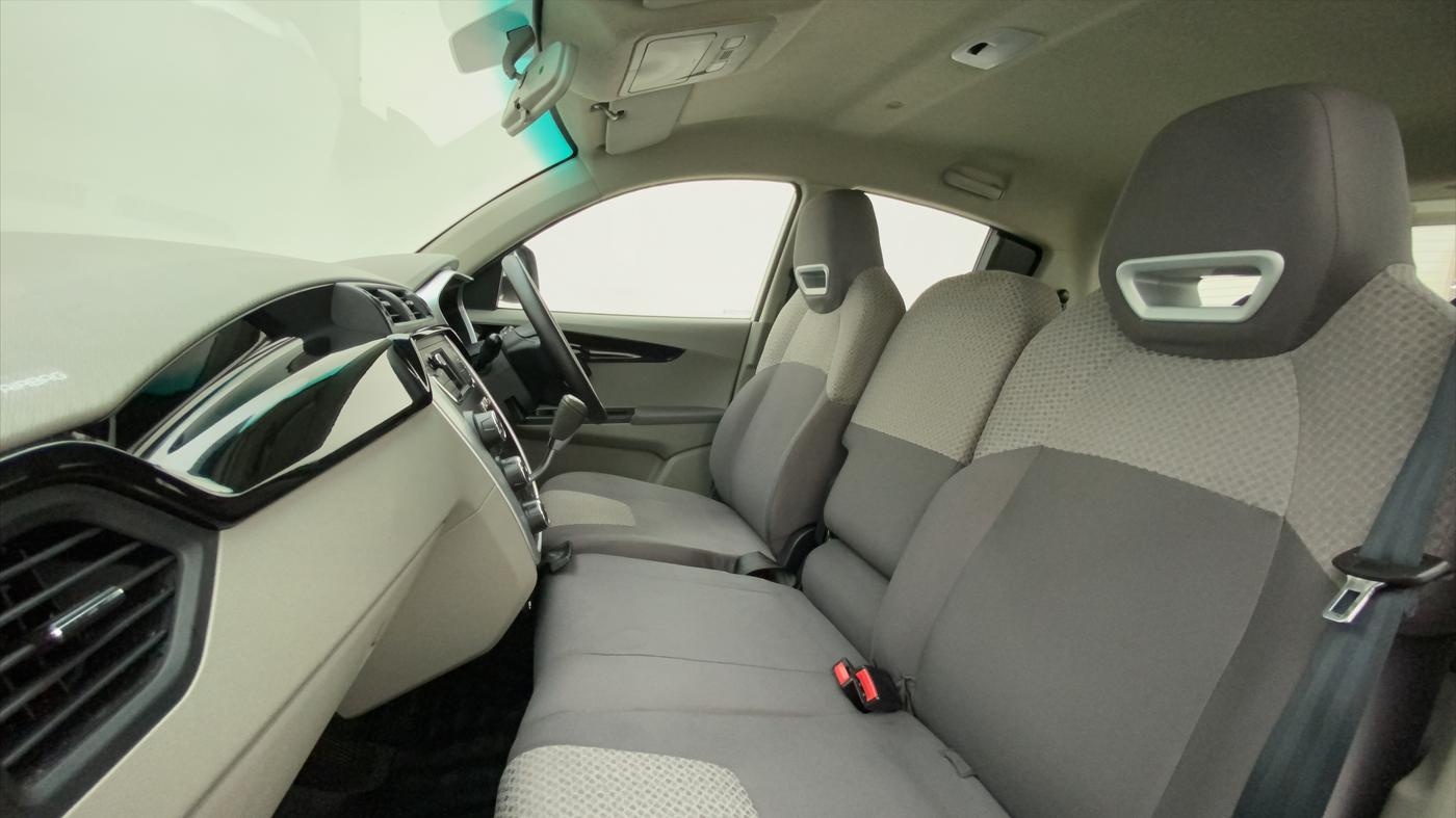 2016 Mahindra Kuv100 K8 6 STR, Petrol, Manual, 24,964 km, Right Side Front Door Cabin