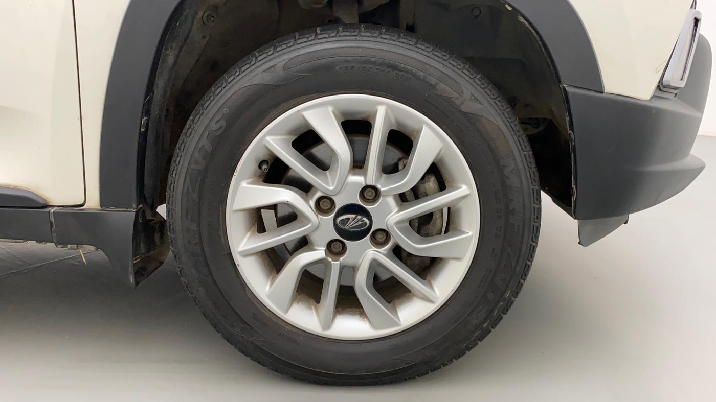 2016 Mahindra Kuv100 K8 6 STR, Petrol, Manual, 24,964 km, Right Front Wheel